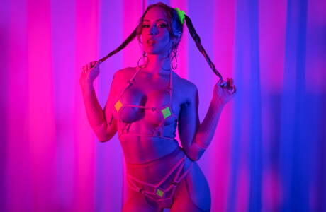 Evil Angel pleased to share with you a free gallery with Scarlet Chase and Elic Chase in boy-girl scene