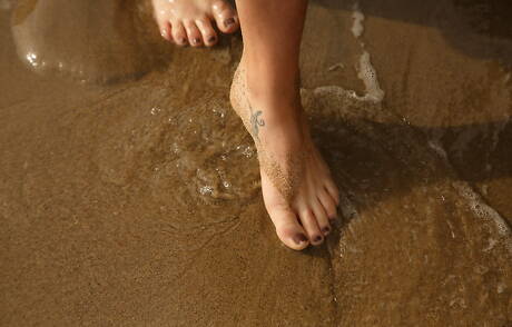 Zishy invites you to browse their free photos with Sonya Ash unveiling nice shape