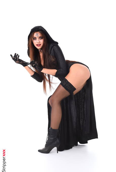 iStripper are excited to present you with xxx gallery showcasing Alissa Foxy in play with pussy scene