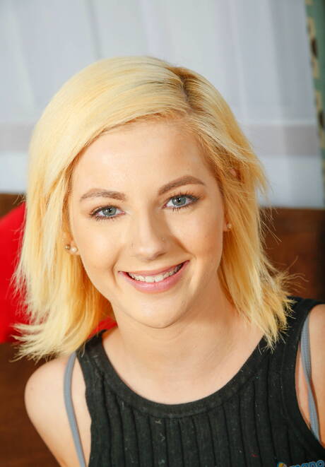 Mano Job are excited to present you with a xxx picture gallery showcasing Bella Rose in jerks off dick